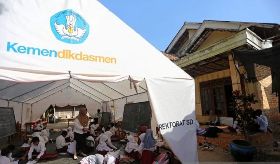 Kemendikdasmen Perbarui Protokol Pembelajaran Darurat, 571 Ribu Murid Terdampak Karhutla