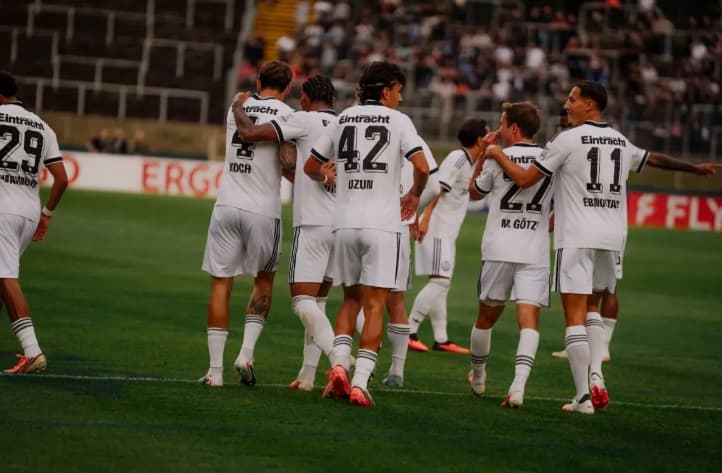 Eintracht Frankfurt Mengamuk dengan 11 Gol, VfB Stuttgart Juga Melaju di Piala Jerman