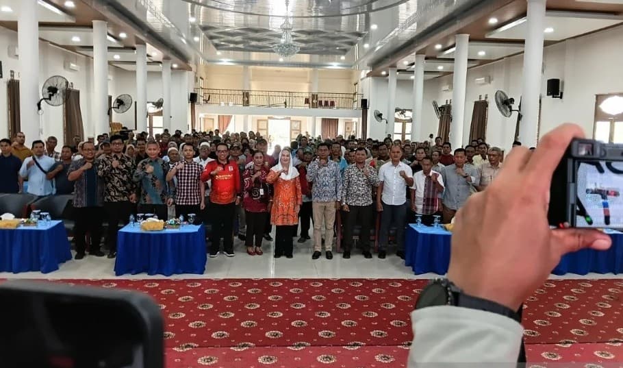 Kementan Salurkan 38.500 Bibit Kelapa kepada 497 Petani di Natuna