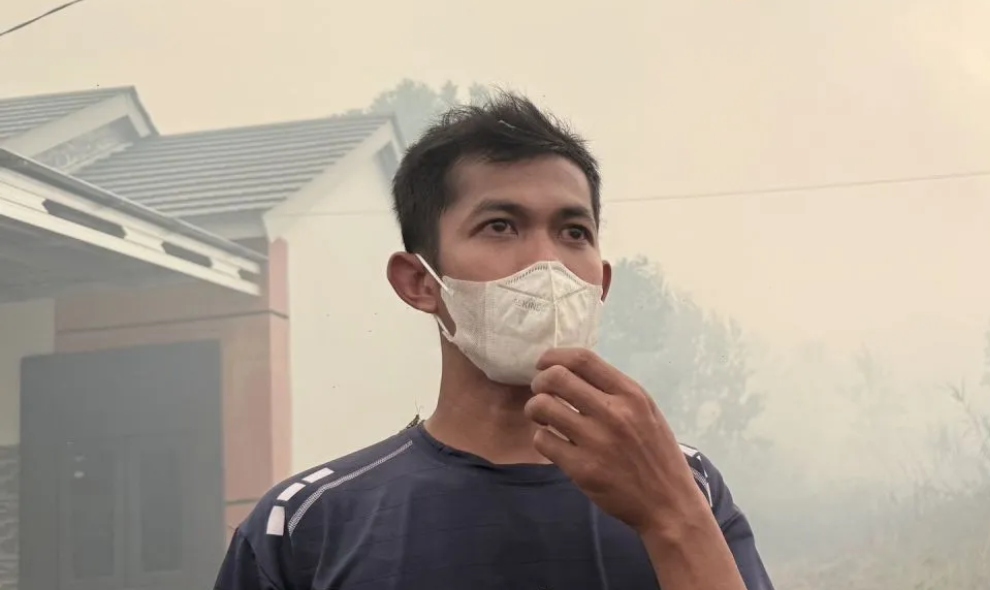 Karhutla Mendekati Permukiman, Sejumlah Warga Syamsudin Noor Mengungsi akibat Asap Pekat