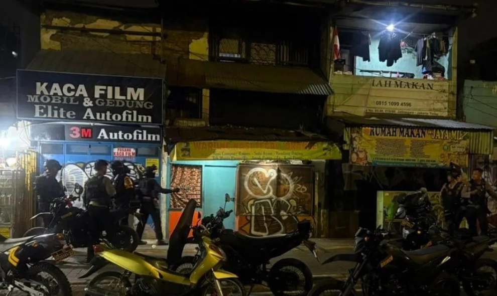 Polisi Menangkap Lima Pemuda yang Diduga Membawa Tembakau Sintetis di Jatinegara