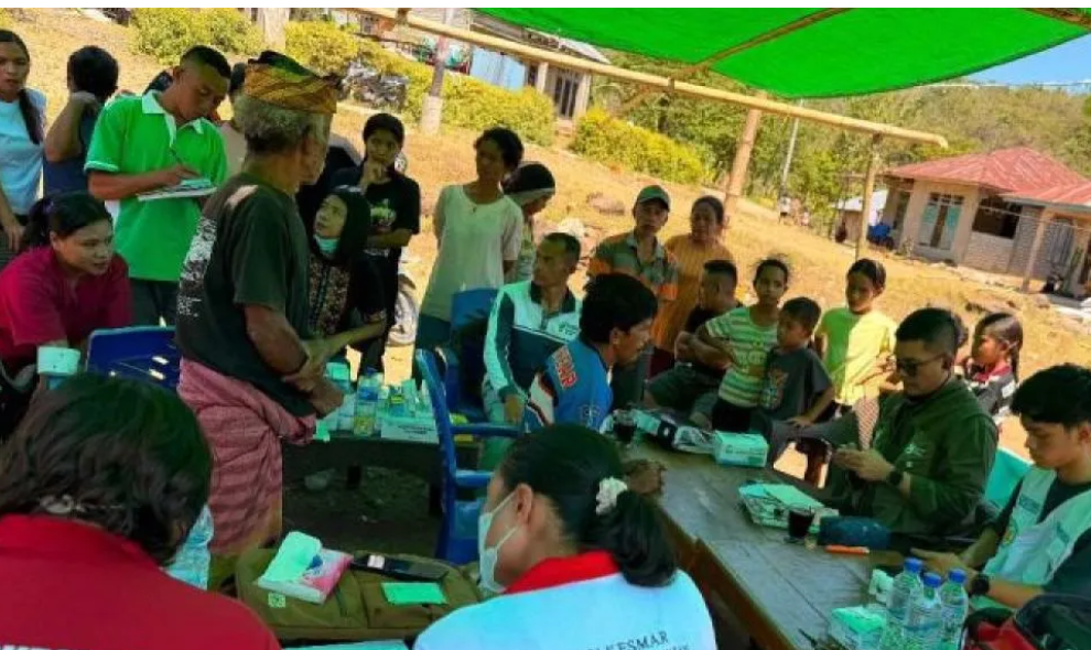 Relawan Medis UMI Tembus Pegunungan Manggarai, Layani 120 Warga Terdampak Bencana