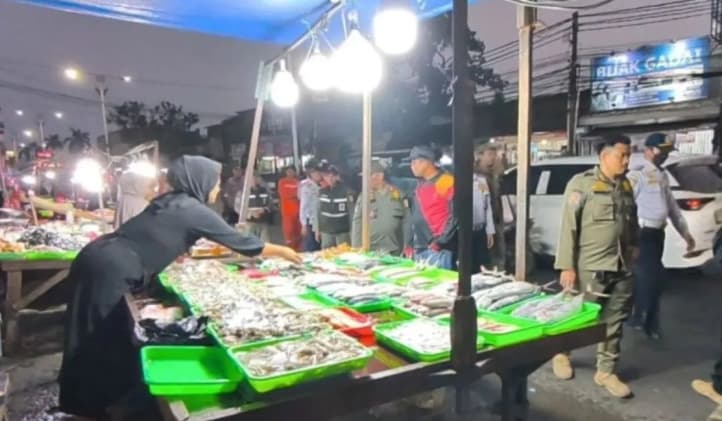 Pasar Jaya Gencarkan Penataan PKL Kramat Jati agar Masuk Pasar dan Kemacetan Terurai