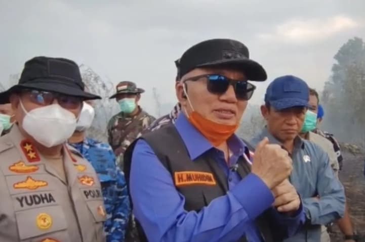 Gubernur Kalsel Minta Warga Pakai Masker untuk Lindungi Diri dari Asap Karhutla