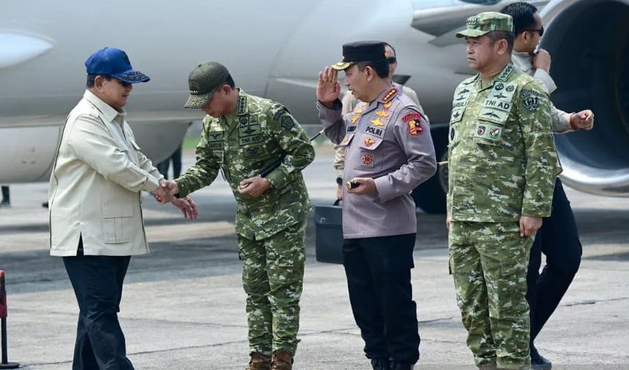 Prabowo Kerahkan Water Bombing dan Penerjun Freefall untuk Tangani Karhutla Riau