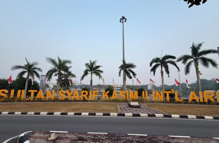 Kabut Asap Selimuti Pekanbaru, Bandara SSK II Tetap Beroperasi Normal