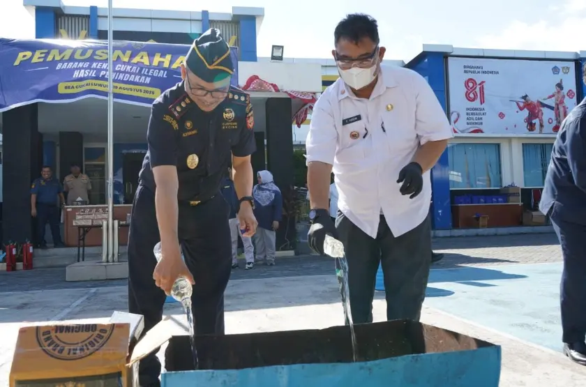 Bea Cukai Luwuk Musnahkan Ratusan Ribu Rokok dan Miras Ilegal, Selamatkan Potensi Kerugian Negara Rp323 Juta