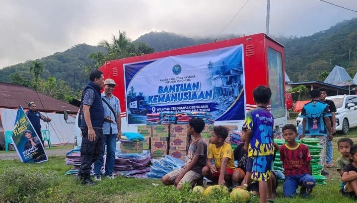 BNN RI Menyalurkan Bantuan Logistik untuk Warga Terdampak Gempa Flores di Empat Desa