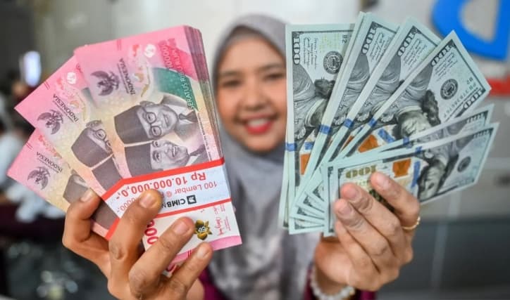 Rupiah Menguat ke Rp17.690 per Dolar AS saat Harga Minyak Global Menjinak