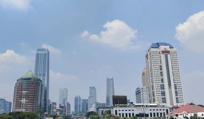 BMKG Memprakirakan Jakarta Cerah Berawan Sepanjang Senin, Suhu Berkisar 28-29 Derajat Celsius