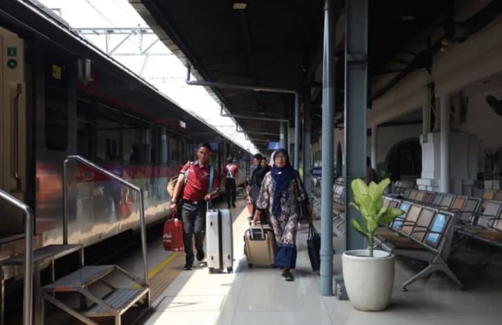 KAI Catat 37.964 Penumpang Tiba di Jakarta pada Puncak Arus Balik Libur Maulid Nabi