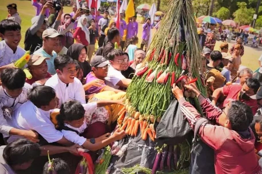 Pemkot Madiun Hidupkan Kembali Grebeg Maulud, Ribuan Warga Antusias Berebut Gunungan