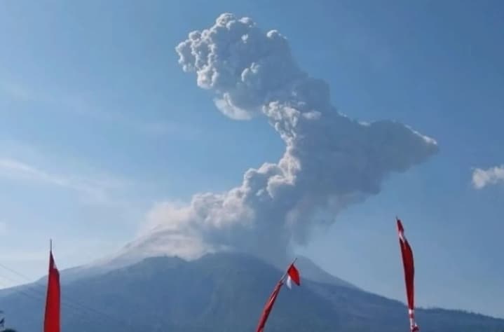 Gunung Lewotobi Laki-laki Kembali Erupsi, Kolom Abu Membubung hingga 2.500 Meter