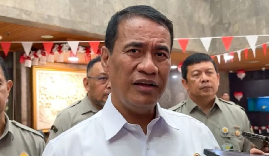 Mentan Amran Kirim 200 Pompa ke Empat Provinsi Kalimantan untuk Tangani Karhutla