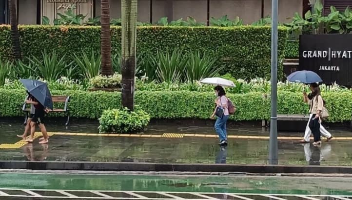 BMKG Prakirakan Hujan Ringan Mengguyur Jakarta Barat dan Selatan, Warga Diminta Waspada