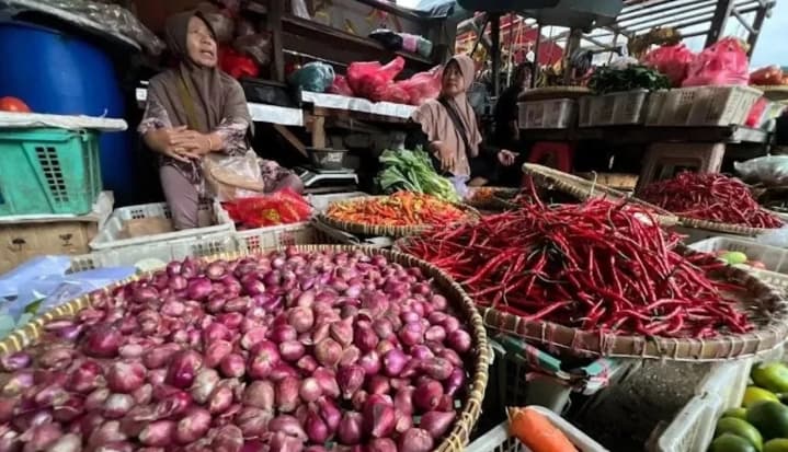 PIHPS Catat Harga Cabai Rawit Merah Tembus Rp73.700 per Kilogram, Telur Ayam Rp28.350