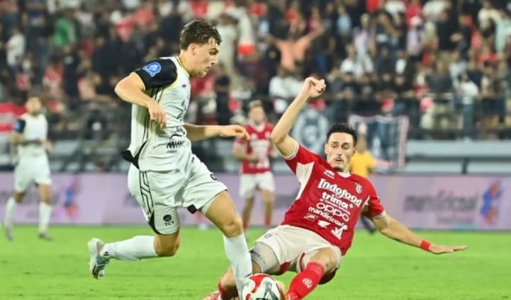 Marcos Santos Menilai Mauro Zijlstra Masih Membutuhkan Waktu untuk Beradaptasi di Arema FC