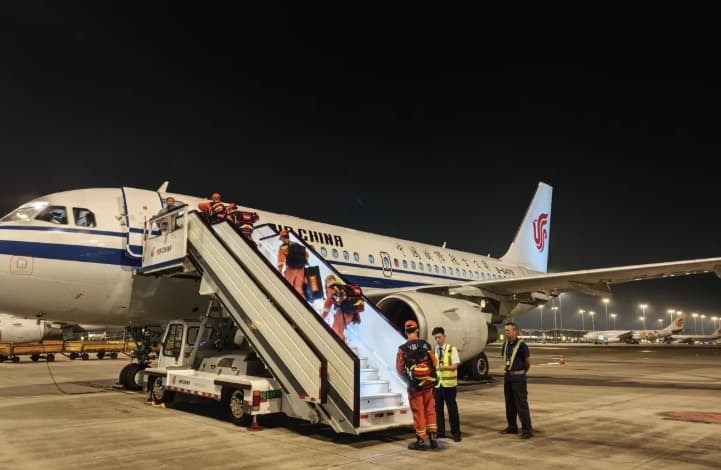 Tim Penyelamat China Tiba di Gyirong setelah Longsor Menewaskan Tiga Orang dan 558 Warga Hilang