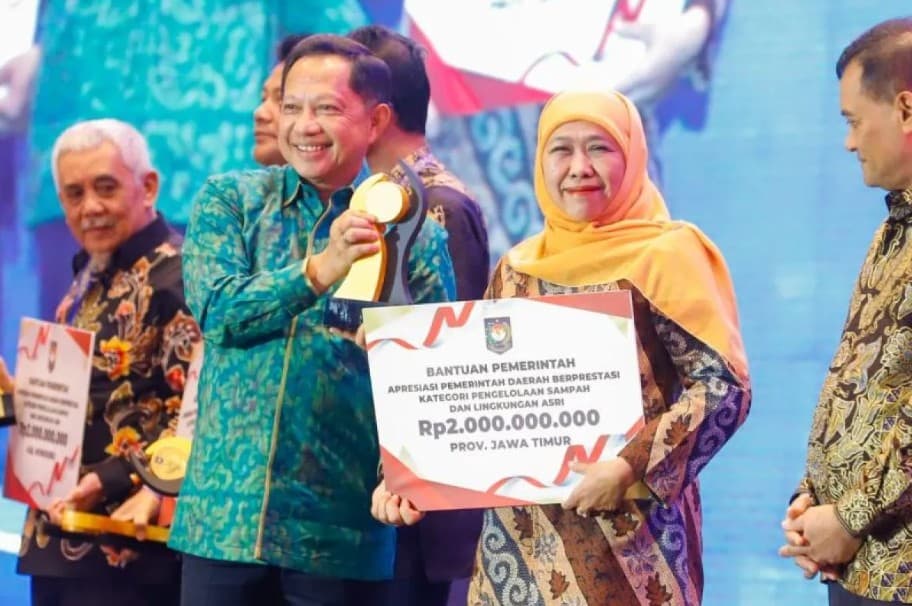 Pemprov Jatim Raih Predikat Provinsi Terbaik I dalam Pengolahan Sampah dan Lingkungan Asri