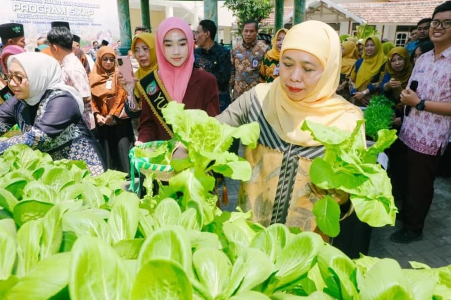 Khofifah Dorong Sekolah di Jawa Timur Kembangkan Inovasi Ketahanan Pangan melalui Program SIKAP