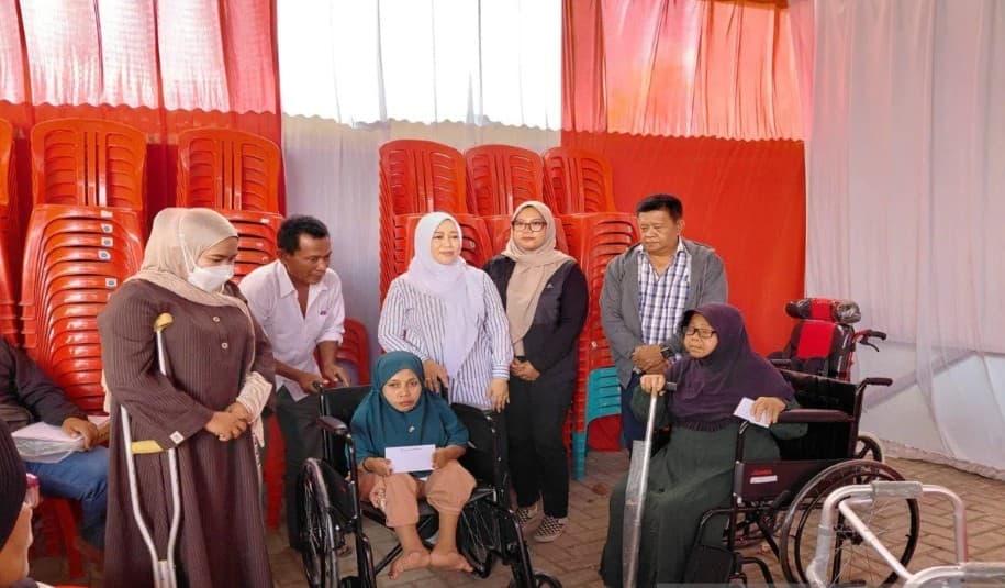 Kemensos Salurkan 116 Alat Bantu bagi Penyandang Disabilitas di Pamekasan