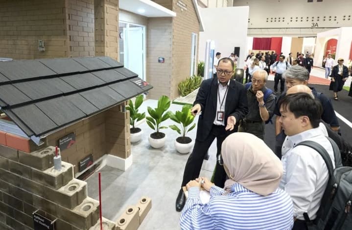 SIG Mengembangkan Bata Interlock Presisi untuk Mempercepat Pembangunan Hunian Tahan Bencana