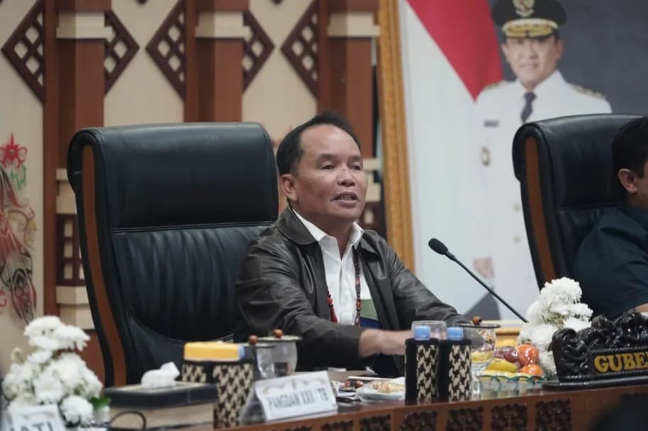 Gubernur Kalteng Agustiar Sabran Perkuat Operasi Udara untuk Percepat Pemadaman Karhutla