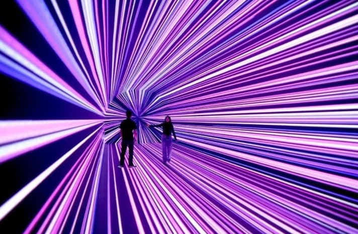 Space and Time Cube Menghadirkan Pameran Seni Digital Imersif Bertema Luar Angkasa di Surabaya