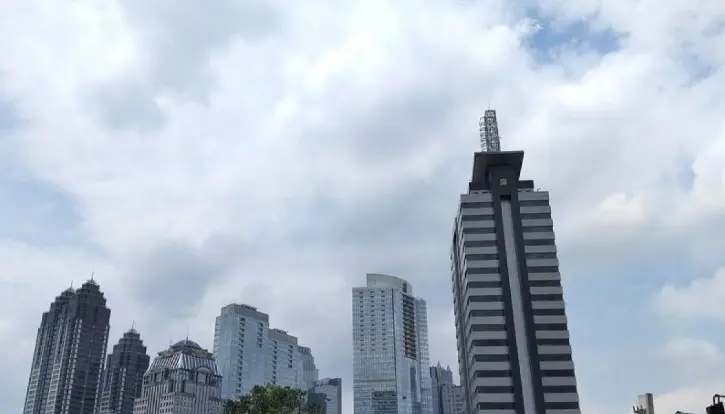 BMKG Memprakirakan Jakarta Cerah Berawan Sepanjang Sabtu, Suhu Maksimum Capai 34 Derajat Celsius