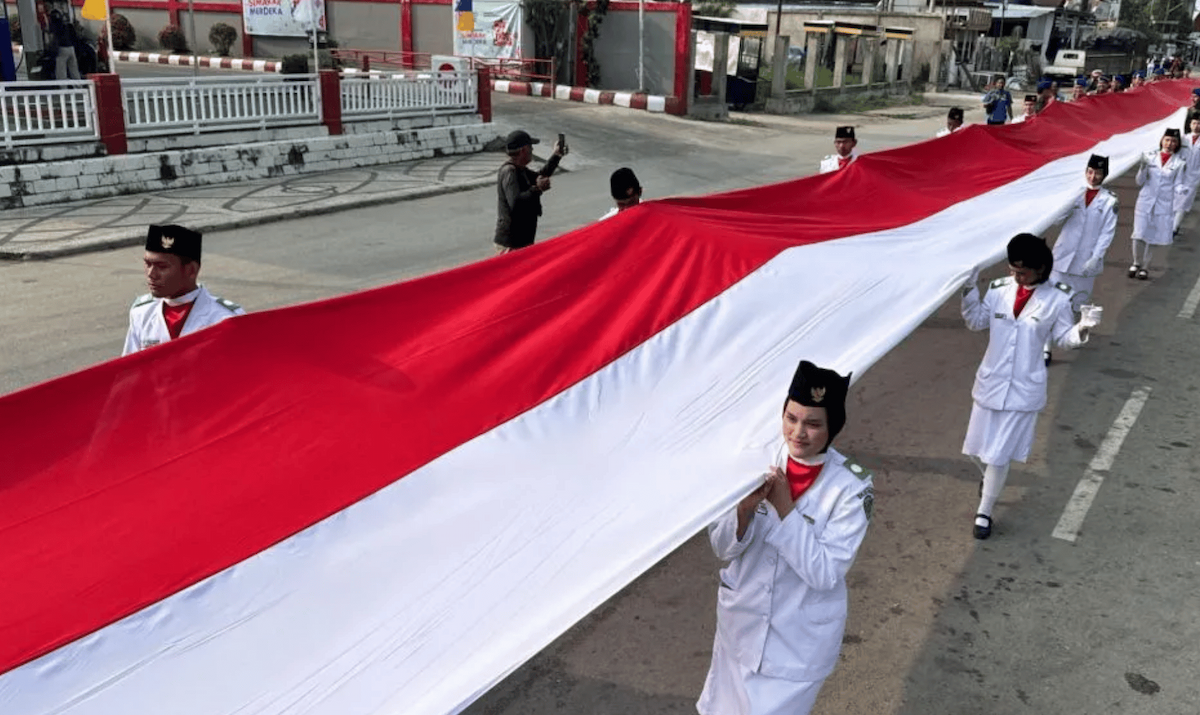 Ribuan Warga Kaltara Kirab Bendera Merah Putih Sepanjang 2.026 Meter untuk Kobarkan Nasionalisme