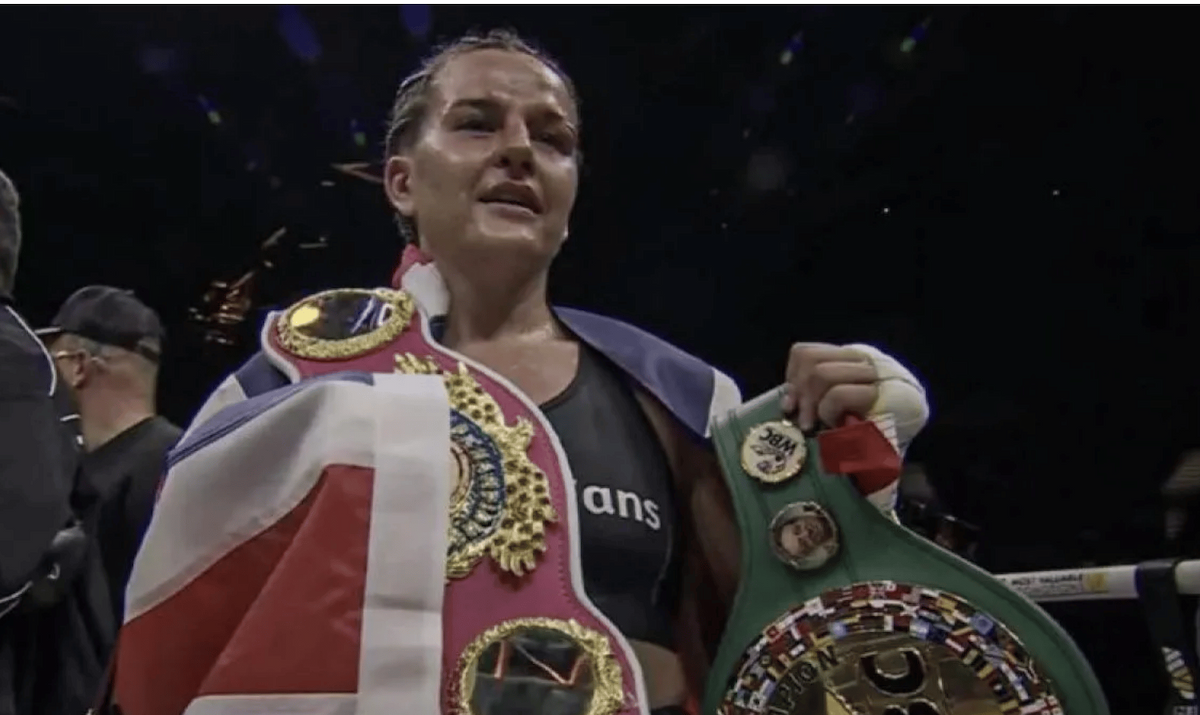Chantelle Cameron Kalahkan Mikaela Mayer dan Satukan Tiga Sabuk Juara Dunia