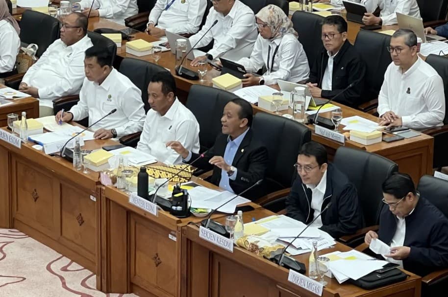 Kebakaran Nyaris Berdampak Serius, Bahlil Pastikan Fasilitas Migas di Teluk Bintuni Berhasil Ditangani