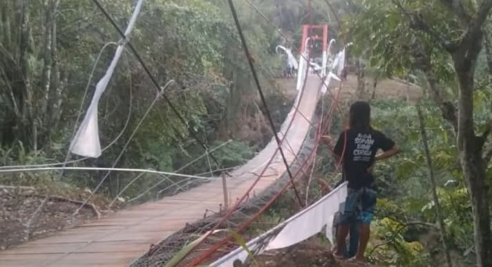 TNI AD Menegaskan Jembatan Gantung di Pangandaran Tidak Ambruk, Tali Sling Terputus