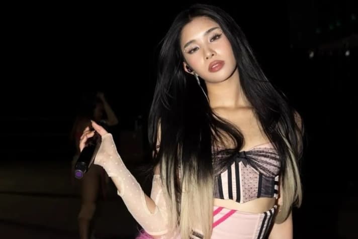 Sophia KATSEYE Absen dari Tur Eropa dan Inggris Raya untuk Fokus pada Kesejahteraan