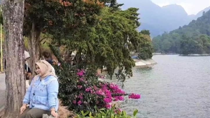 Spot Foto Bugenvil Viral Dongkrak Kunjungan Wisatawan Telaga Sarangan hingga 9.000 Orang per Hari