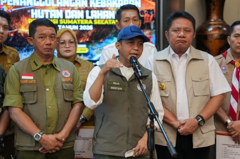 Hotspot Mulai Menurun, Menhut Raja Juli Antoni Ingatkan Indonesia Belum Aman dari Karhutla