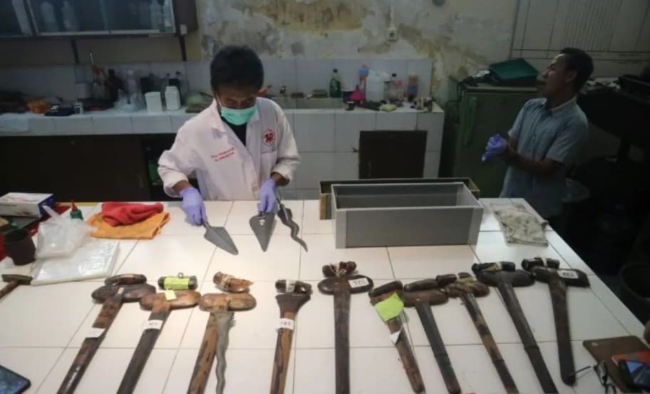 Museum NTB Konservasi 50 Keris Berusia Lebih dari 150 Tahun untuk Cegah Korosi