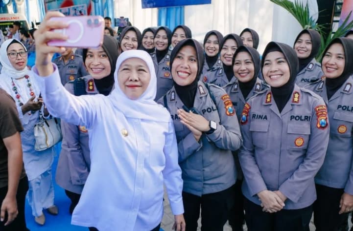 Khofifah Mengapresiasi Dedikasi Polwan dalam Melindungi dan Melayani Masyarakat