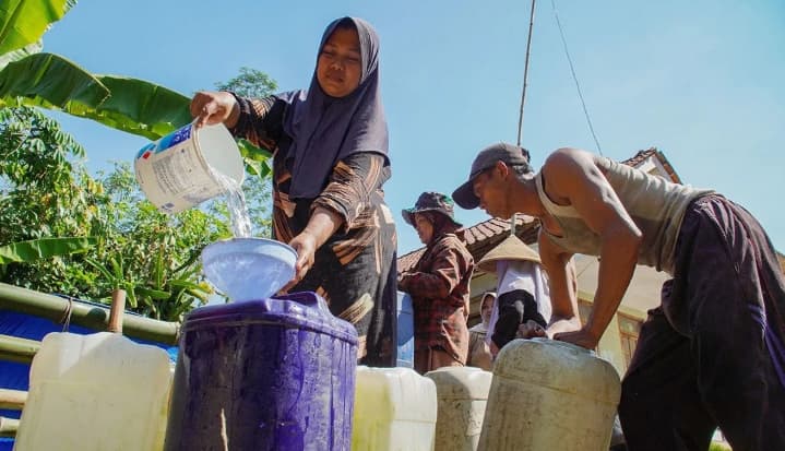BNPB Menyalurkan 62.000 Liter Air Bersih untuk Warga Terdampak Kekeringan di Penajam Paser Utara