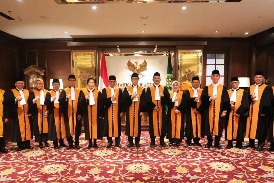 Ketua MA Sunarto Melantik 11 Hakim Agung dan Tiga Hakim Ad Hoc Hasil Seleksi 2026