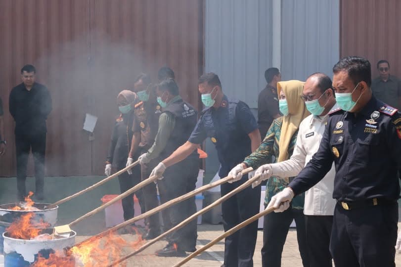 Bea Cukai Semarang dan Kejaksaan Gelar Pemusnahan, Termasuk 190 Slop Rokok Ilegal