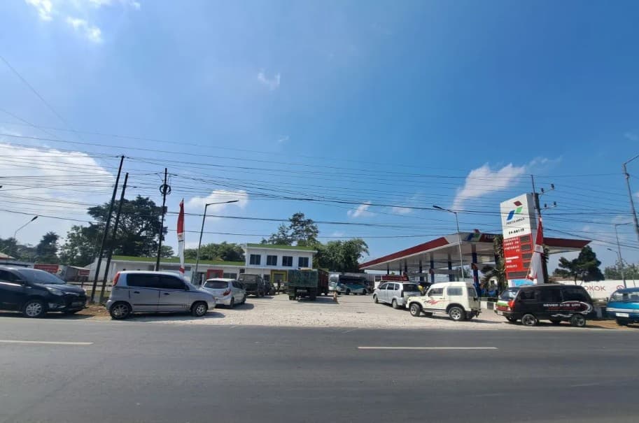 Antrean BBM Mengular di Jember, Pertamina Pastikan Stok Aman meski Distribusi Terlambat
