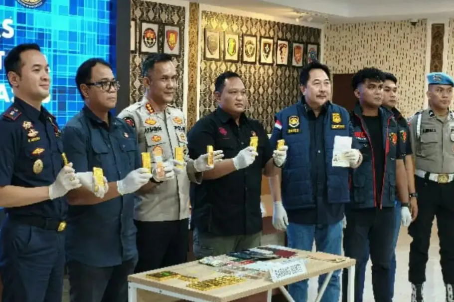 Polda Sulut Gagalkan Dua WNA China Selundupkan 16 Kilogram Emas Ilegal ke Luar Negeri