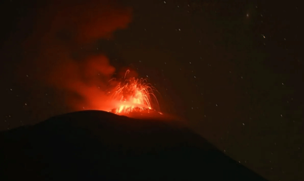 Gunung Ile Lewotolok Erupsi 1.873 Kali dalam Lima Hari, Kolom Abu Capai 700 Meter