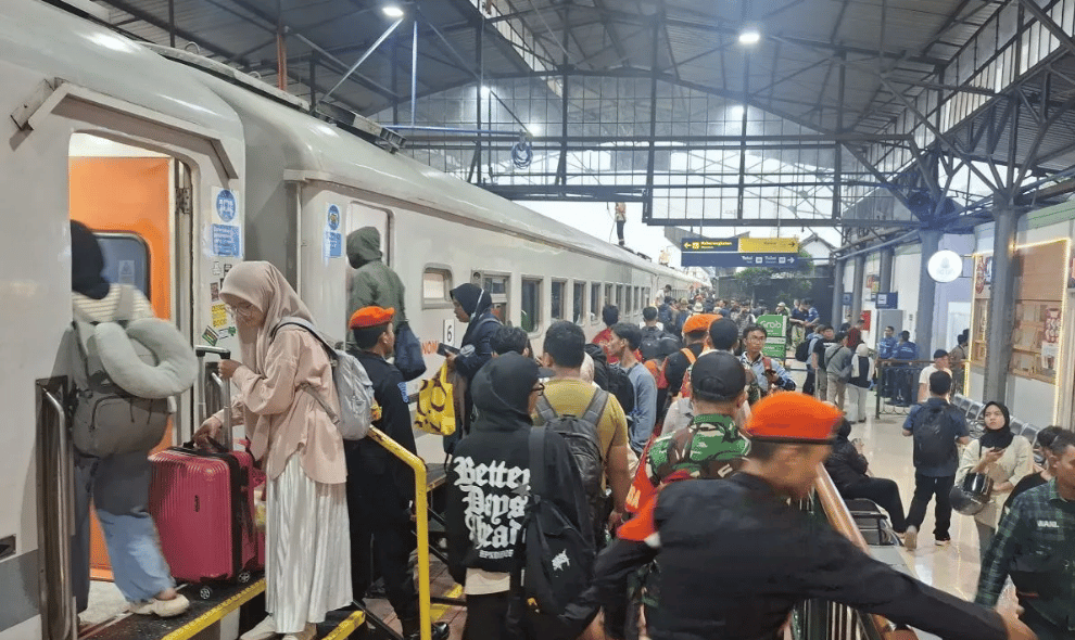 Erupsi Anak Krakatau Picu Antisipasi Lonjakan Penumpang, KAI Tambah Kereta Semarang-Jakarta