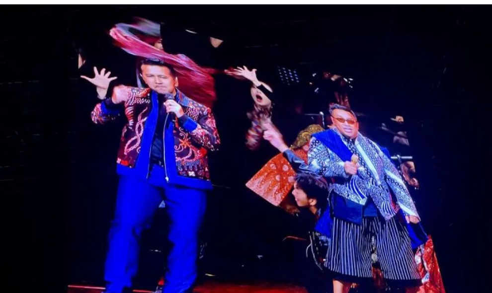 Emil Dardak Kejutkan Penonton Konser 40 Tahun Kahitna dengan Membawakan “Lajeungan”