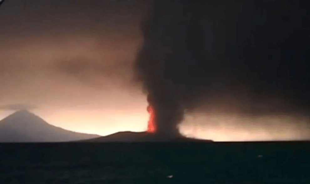 Kemenhub Larang Kapal Mendekati Radius Tiga Kilometer dari Gunung Anak Krakatau