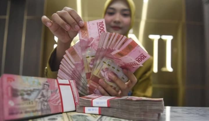 Rupiah Melemah ke Rp17.646 per Dolar AS, Gejolak Timur Tengah Tekan Nilai Tukar