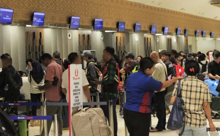 Erupsi Anak Krakatau Membatalkan Delapan Penerbangan Rute Kupang-Jakarta