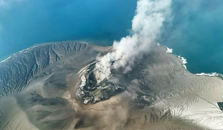 Erupsi Menerus Anak Krakatau Berakhir Setelah 25 Jam, Status Gunung Tetap Siaga
